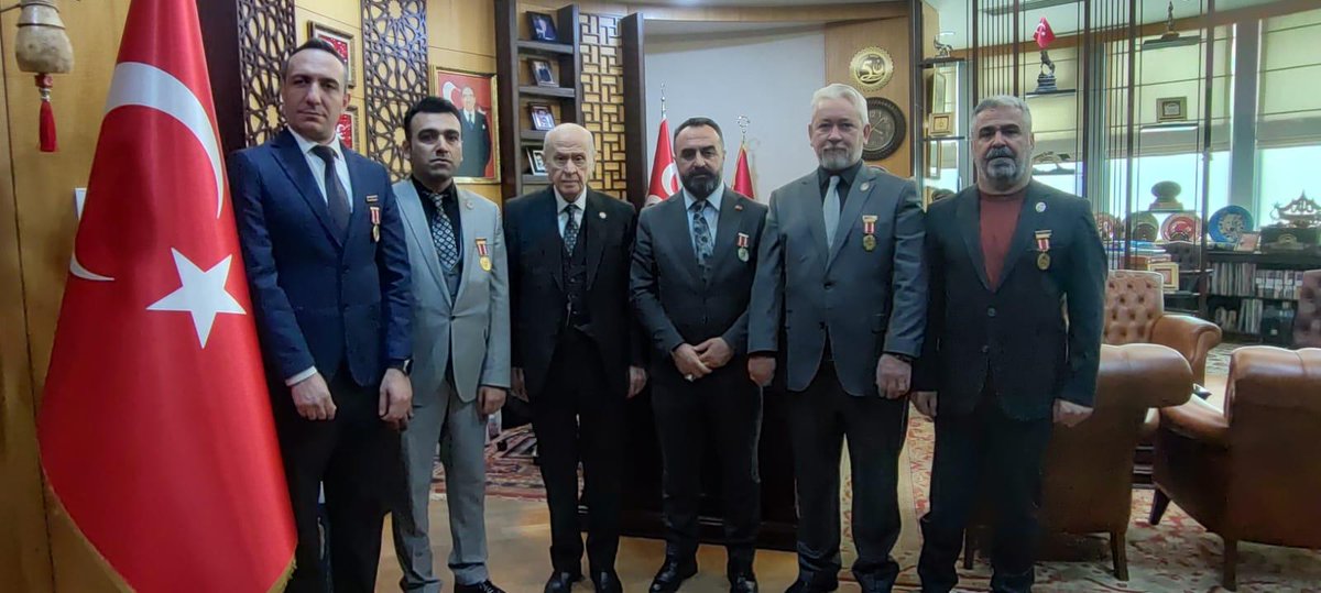 Söz konusu devletin bekası olduğunda bütün siyasi kaygıları bir kenara bırakarak, "Önce devletim ve milletim" diyen, tarihe Türk Dünyasının Bilge Lideri olarak geçen Milliyetçi Hareket Partisi Genel Başkanı Sayın Devlet Bahçeli beyefendiyi ziyaret ederek, şehit yakını ve