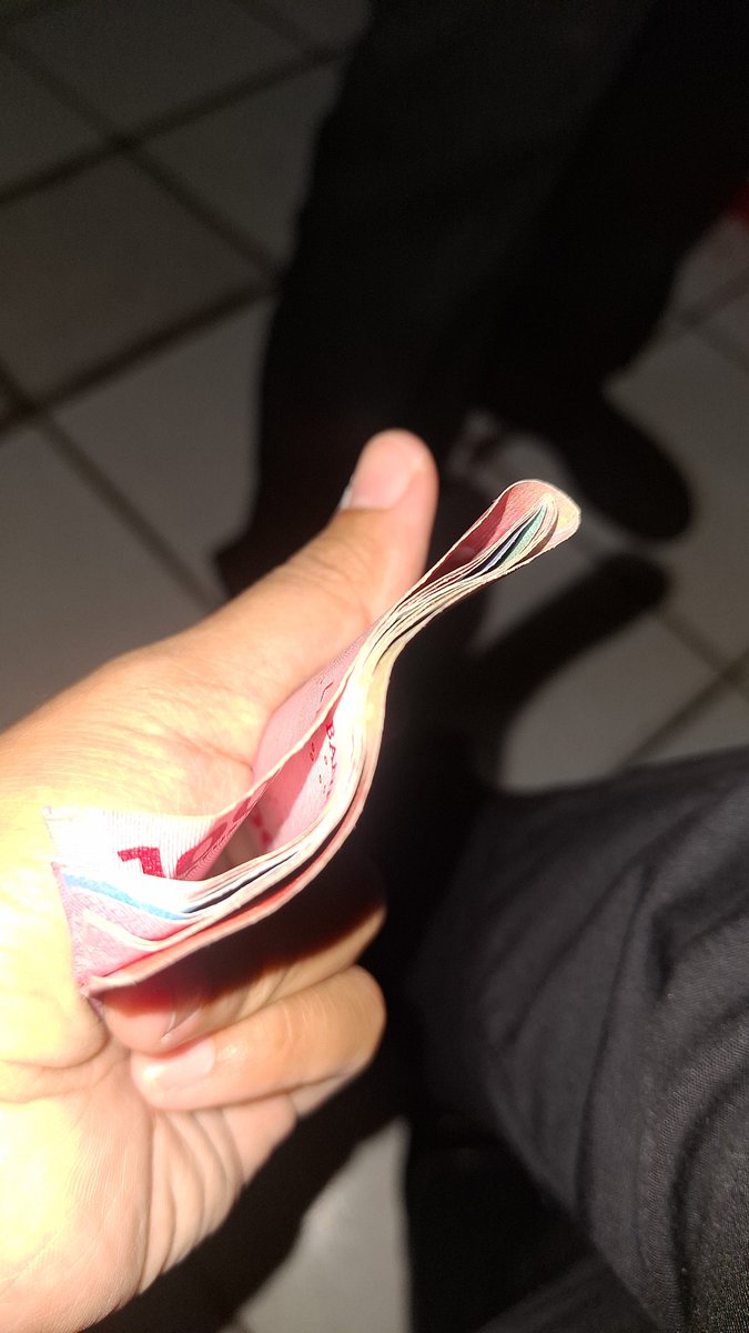 Della jual pulsa dan paket data tweet media