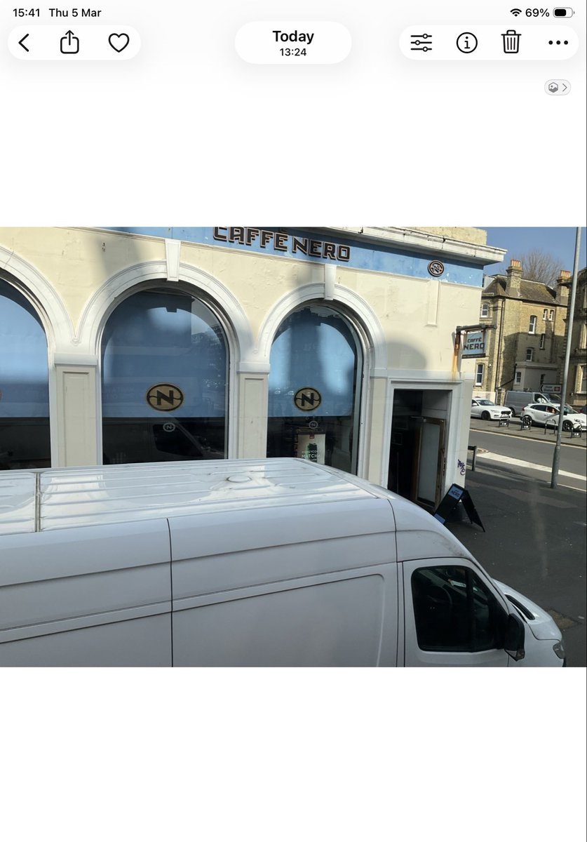 Simoncitizen's tweet image. As I said they are #AllOut - in broad daylight in everyone’s faces. I thought #MountingThePavement went out with #Covid_19 :