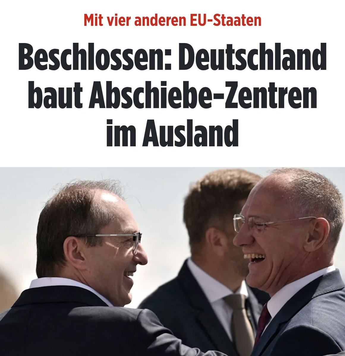LilitThyra's tweet photo. Deutschland baut Abschiebe-Zentren im Ausland!

Drei Fragen, die sich mir hierbei stellen:
Wieviele Milliarden wird uns das wieder kosten?
Wer verdient sich damit wieder eine Goldene Nase?
Wäre es nicht günstiger hier in Deutschland solche Zentren zu machen? 
Ohne Luxus und Geldleistungen gehen die meisten dann doch sowieso freiwillig...
https://t.co/3NC35oislt