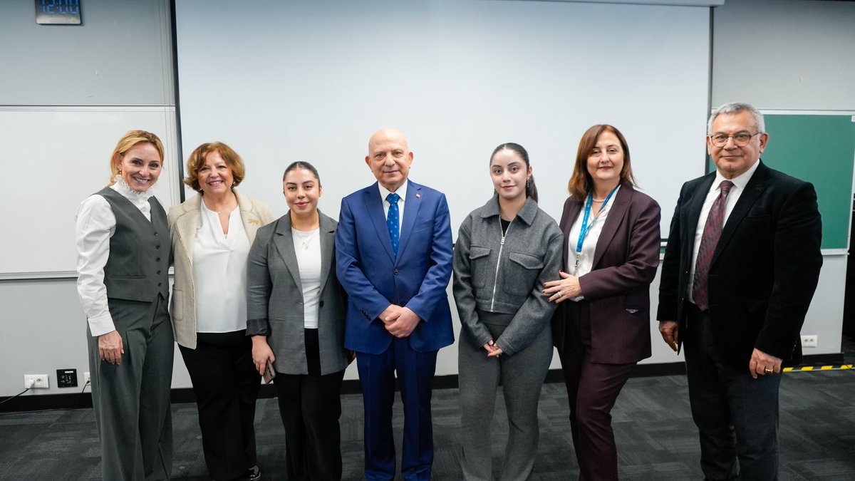 istinyeunivedu's tweet photo. Üniversitemizde, 8 Mart Dünya Kadınlar Günü kapsamında düzenlenen “2026 Kadın İşgücü Varlığı Çalıştayı”, akademi, iş dünyası ve öğrencileri bir araya getirerek kadınların iş hayatındaki rolünü, liderlik potansiyelini ve toplumsal katkılarını farklı perspektiflerden ele aldı 💜 https://t.co/MCR8jg2vXJ