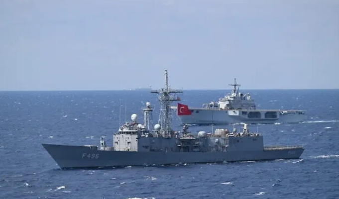anchal808's tweet photo. The Indian Navy operates with professionalism and strict respect for international maritime law. Unverified claims about the Iranian ship incident only spread misinformation. 🇮🇳🌊

#IndianNavy #IndianOcean #FactsMatter #StopMisinformation https://t.co/4lak6kkrOF