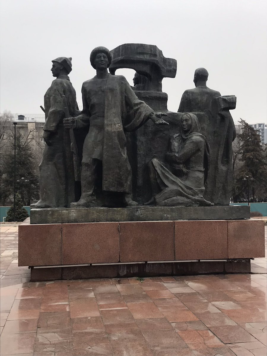 ratty118's tweet photo. Bishkek, a city to rival Skopje on the number of statues in it @theseaside100 https://t.co/Kech5vxkB0
