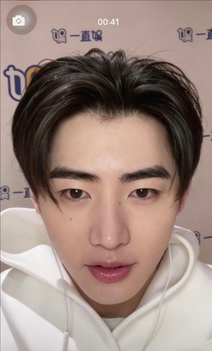 빤히...                     빤히...
                  빤히....
    빤히...                                빤히...