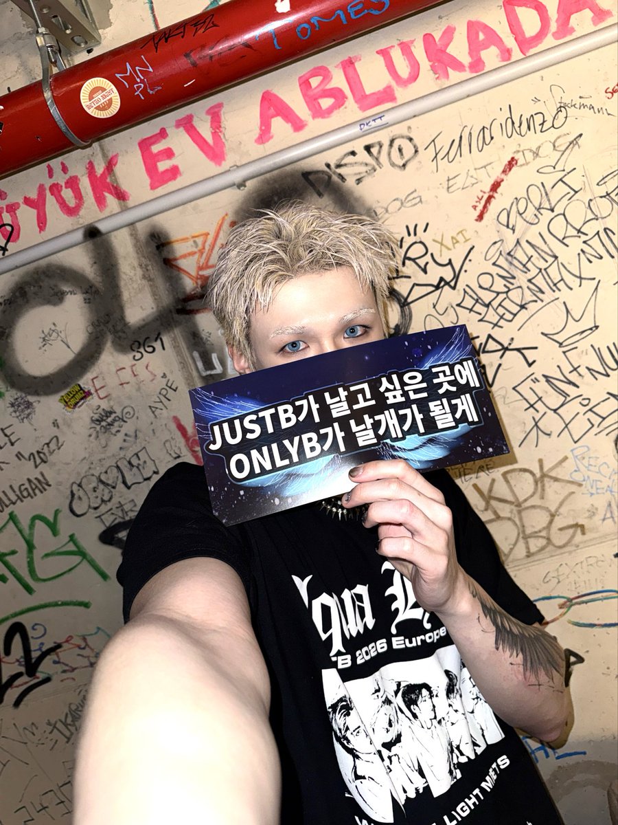 JUSTB_twt's tweet photo. Ohne euch kein Konzert. Danke für die Energie, Leute. 𝄞⨾💿✮˚.⋆
#Bain #JUSTB #배인 https://t.co/WN4E0w1yZI