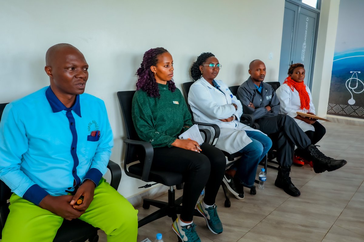 MusanzeDistrict's tweet photo. Cette visite a également réuni des représentants de @expertisefrance, @AFD_France et @RIB_Rw pour echanges sur le développement du secteur de la santé au sein de @Ruhengerirefer1 dont les préparatifs de rénovation sont déjà bien avancés pour améliorer la qualité des services. https://t.co/2PxaW7c44k