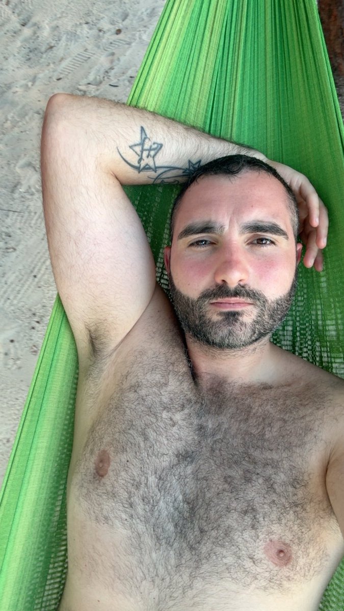 Rt if you like a hairy chest 🐻🐻