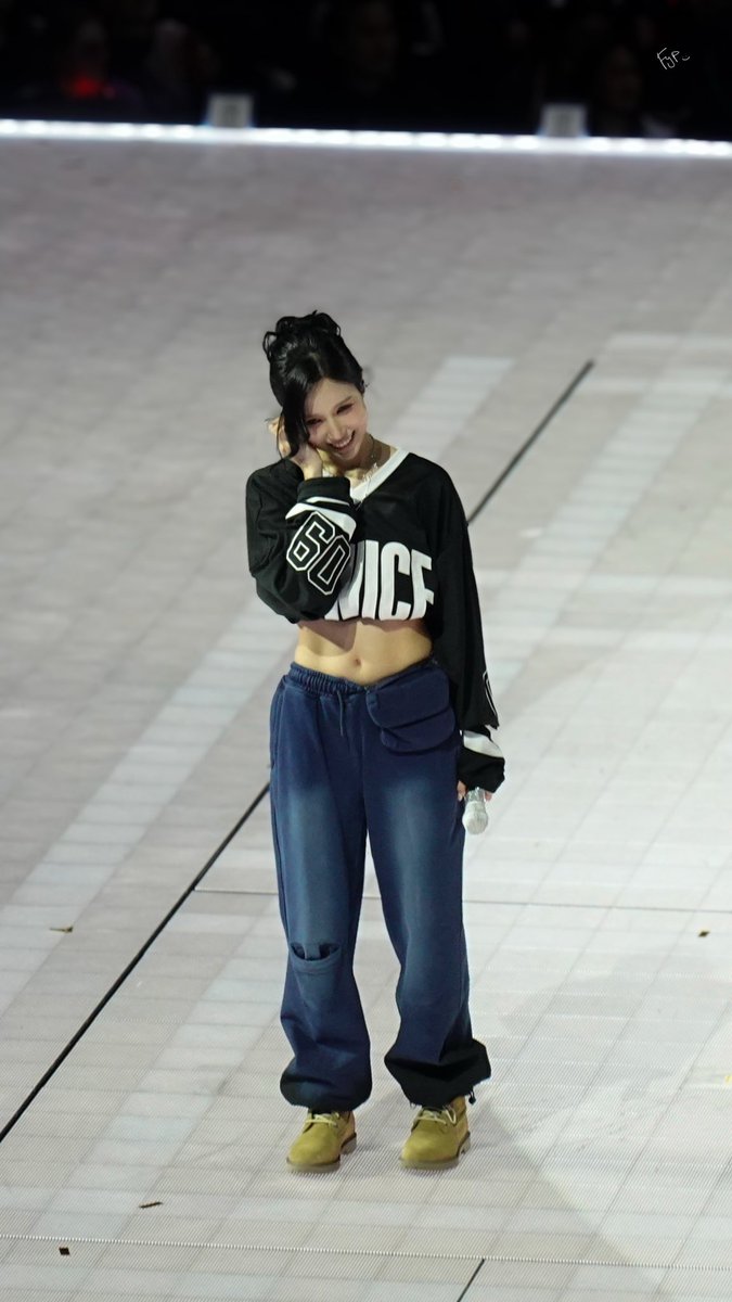 fyeahpanda's tweet photo. here's mina's abs in 720p #THISISFOR_MONTREAL https://t.co/ZZoq0kYWCv