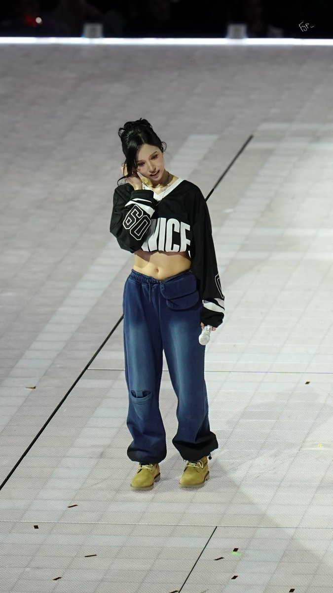 here's mina's abs in 720p #THISISFOR_MONTREAL