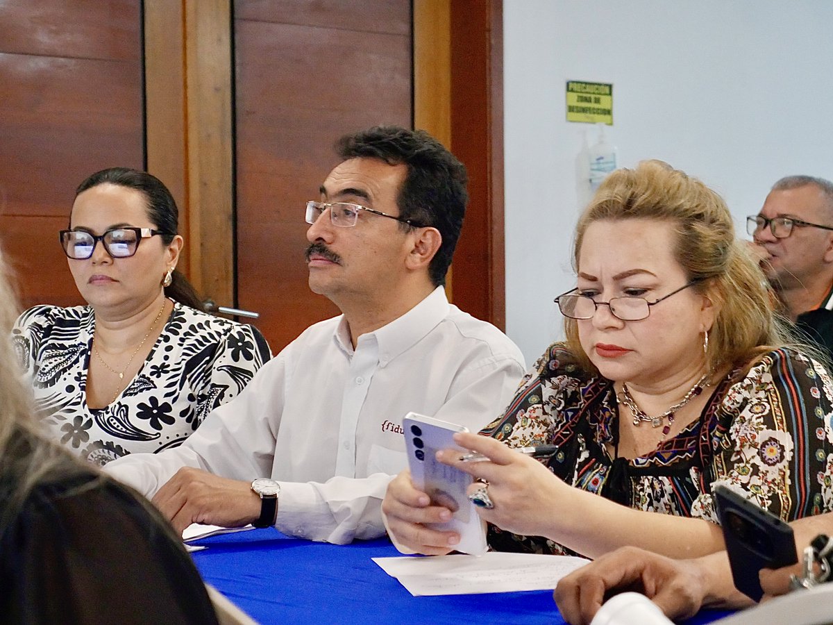 #AEstaHora Se desarrolla en Barranquilla la Comisión Nacional de Salud, liderada por <a href="/Mineducacion/">MinEducación</a> para el Atlántico. Una iniciativa que  reúne diferentes actores del sector salud para exponer la situación de la prestación de los servicios para el magisterio en el departamento.
