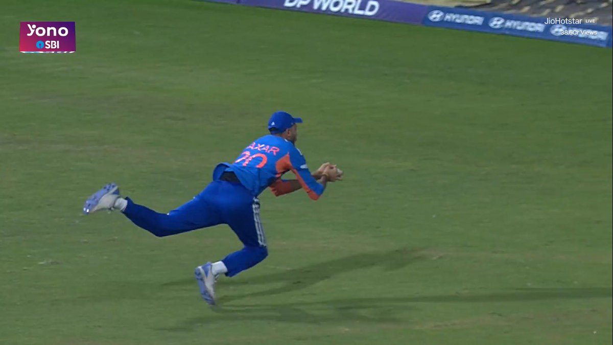 mufaddal_vohra's tweet photo. AXAR PATEL TOOK THE GREATEST CATCH IN THE ICC KNOCKOUTS. 🥶🇮🇳 https://t.co/PTkshnk6Nf