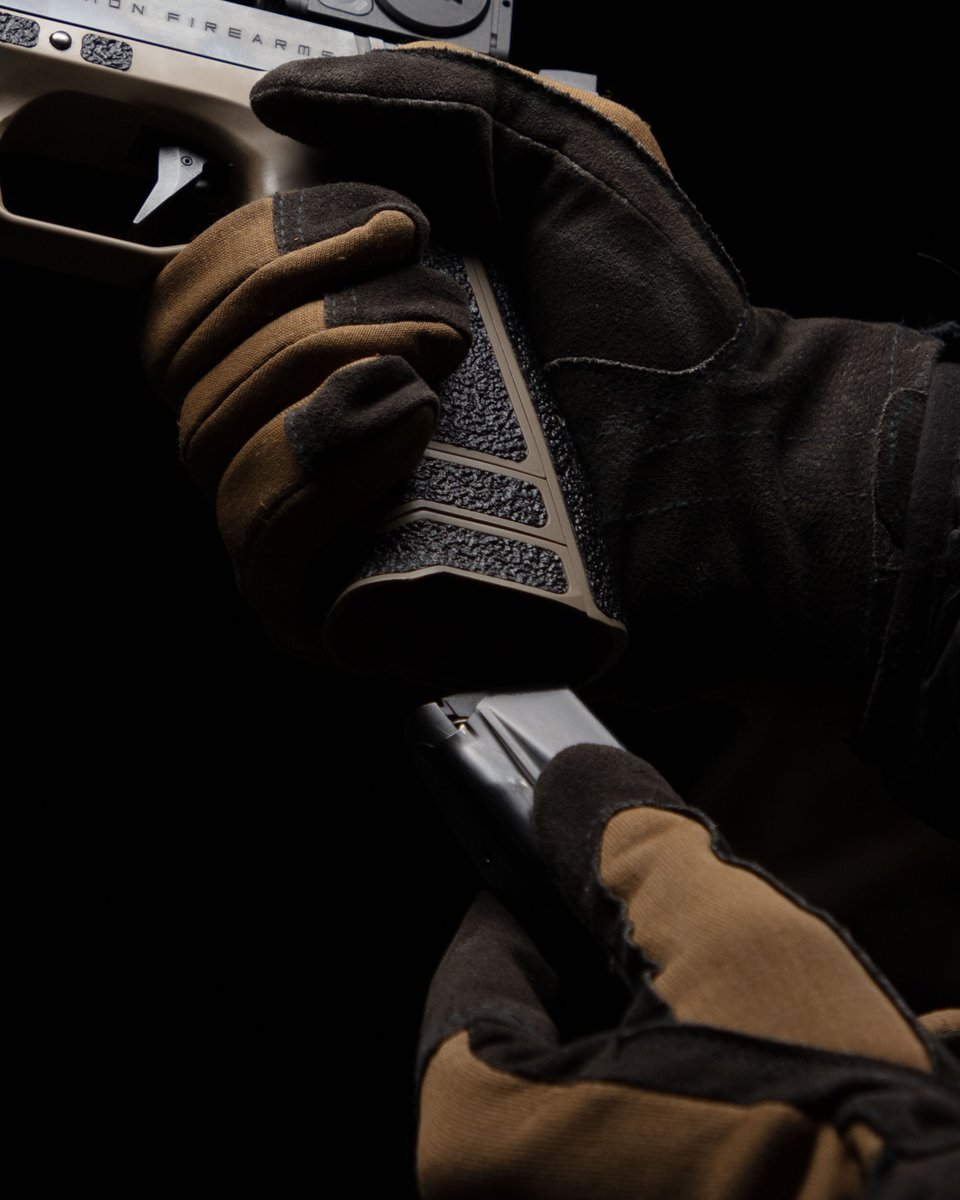 Form and function.

Our gen 2 modular grip system allows easily changing configurations and (and mag capacity) from sub-compact to full size. Backwards compatible with Type B Gen 1 pistols

#performanceuncompromised #performancebydesign