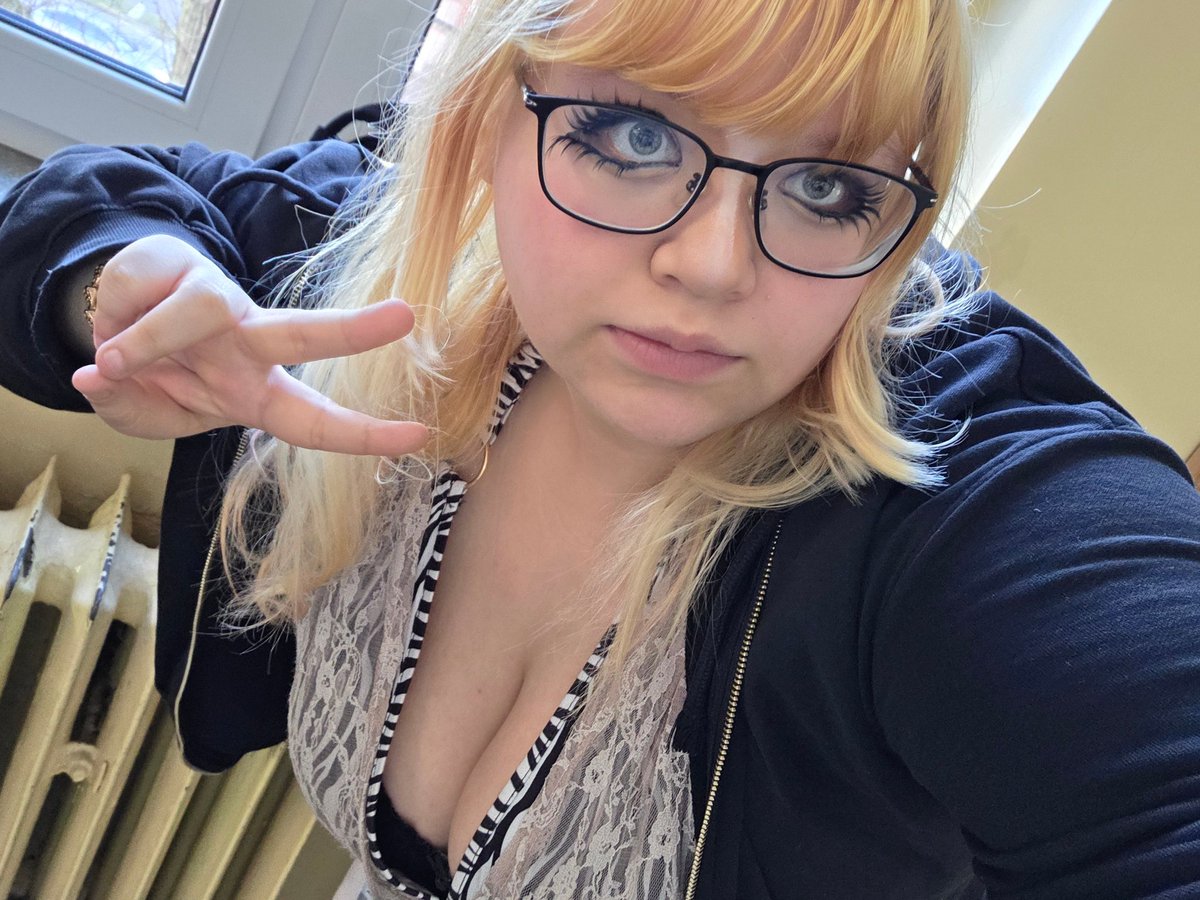 valerie🩸⛓️ tweet media