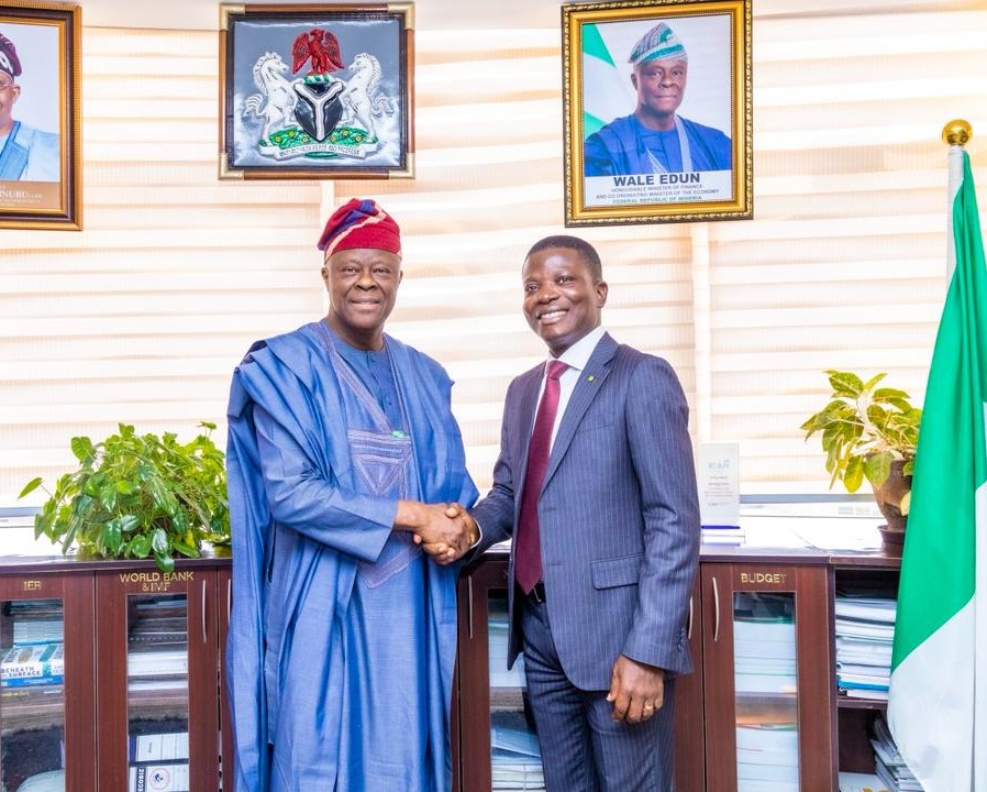 DeloitteNigeria's tweet photo. As part of our ongoing leadership transition, our outgoing CEO Fatai Folarin and CEO-Elect @YomiOlugbenro, met with the Hon Minister of Finance and Coordinating Minister for the Economy, Mr Wale Edun.

Discussions (cont) https://t.co/5fLzdHnbuE https://t.co/GxhFqzB3rU