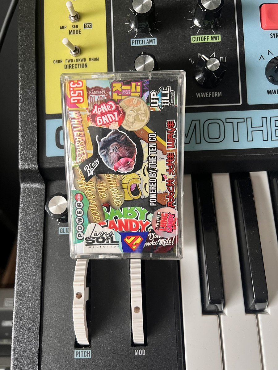 ee. 🌐🥁 tweet media