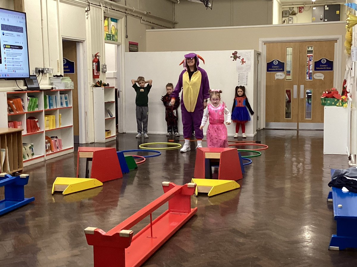 PlasnewyddPS's tweet photo. Our Ddraig Porffor. was very busy testing the skills of the knights , princesses and dragons @PlasnewyddPS #balance #skill #coordination #collaborated #active #risk #team #control @WG_Education @EstynHMI https://t.co/MRRZVFbu0p