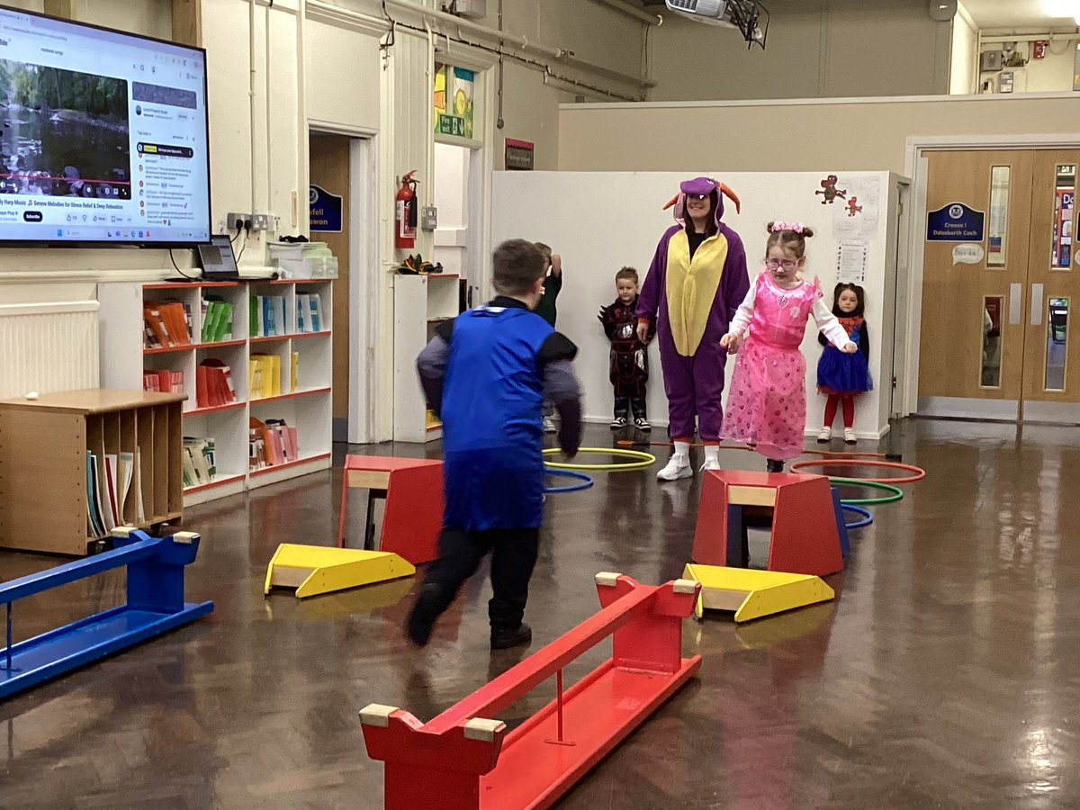 PlasnewyddPS's tweet photo. Our Ddraig Porffor. was very busy testing the skills of the knights , princesses and dragons @PlasnewyddPS #balance #skill #coordination #collaborated #active #risk #team #control @WG_Education @EstynHMI https://t.co/MRRZVFbu0p