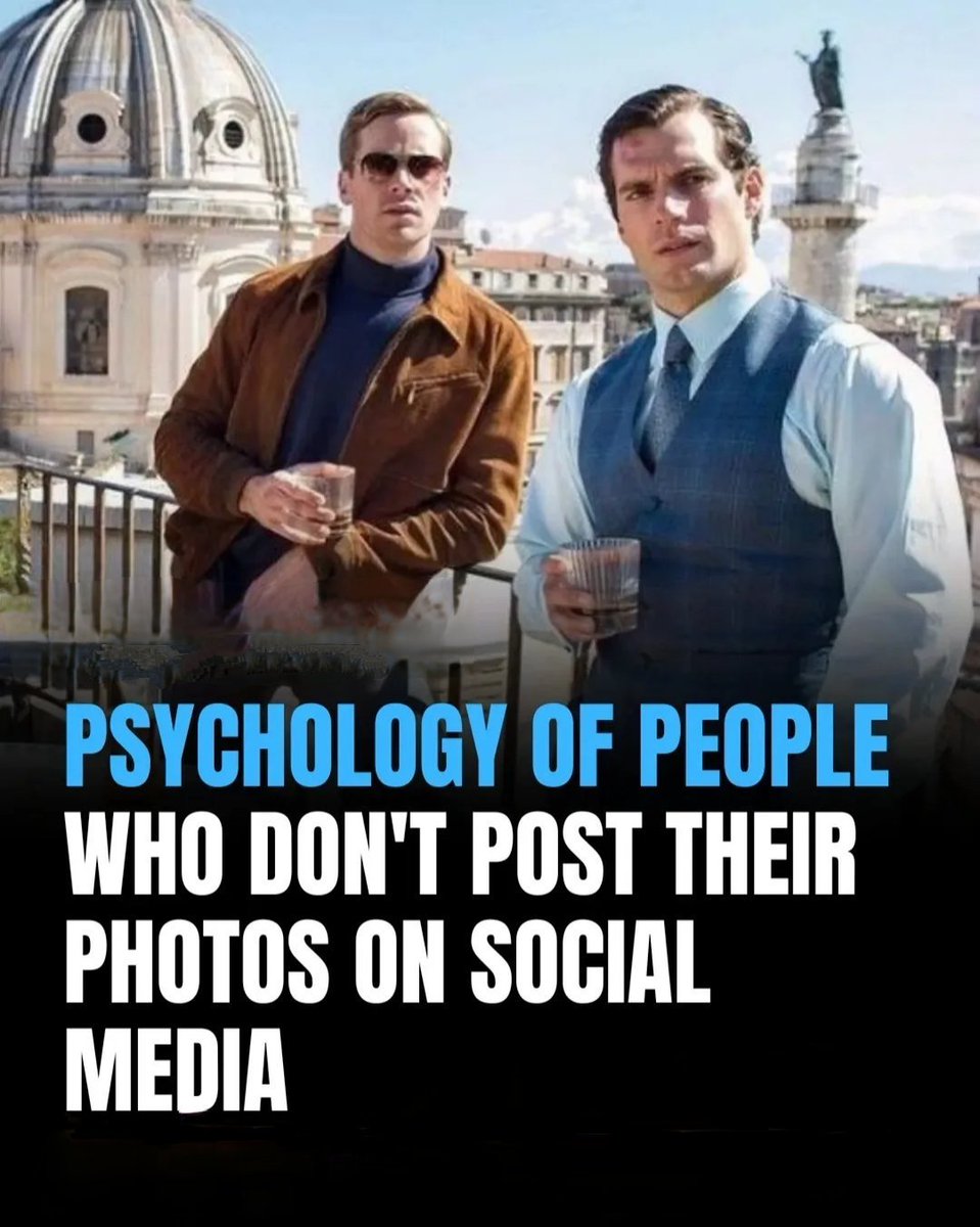 Clipstobeviral's tweet photo. Psychology of people who don't post their photos on social media  

Thread 🧵 https://t.co/t6FLmWzYx4