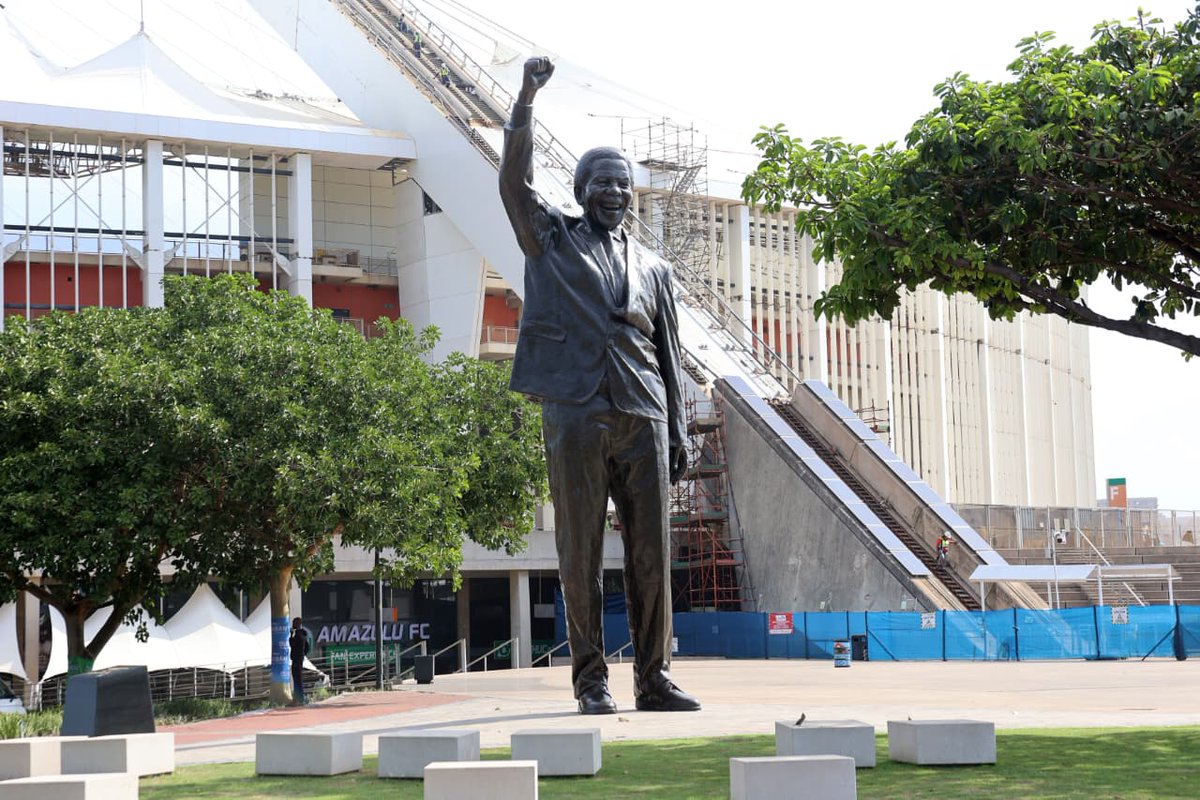 IOL's tweet image. eThekwini spends R22 million on 10-metre Mandela and Tambo statues amid collapsing infrastructure, water outages, and severe service delivery crises. iol.co.za 
#eThekwini #Mandela #ORtambo #R22Million
Read on: tinyurl.com/2s3zurwp
📷TUMI PAKKIES/Independent