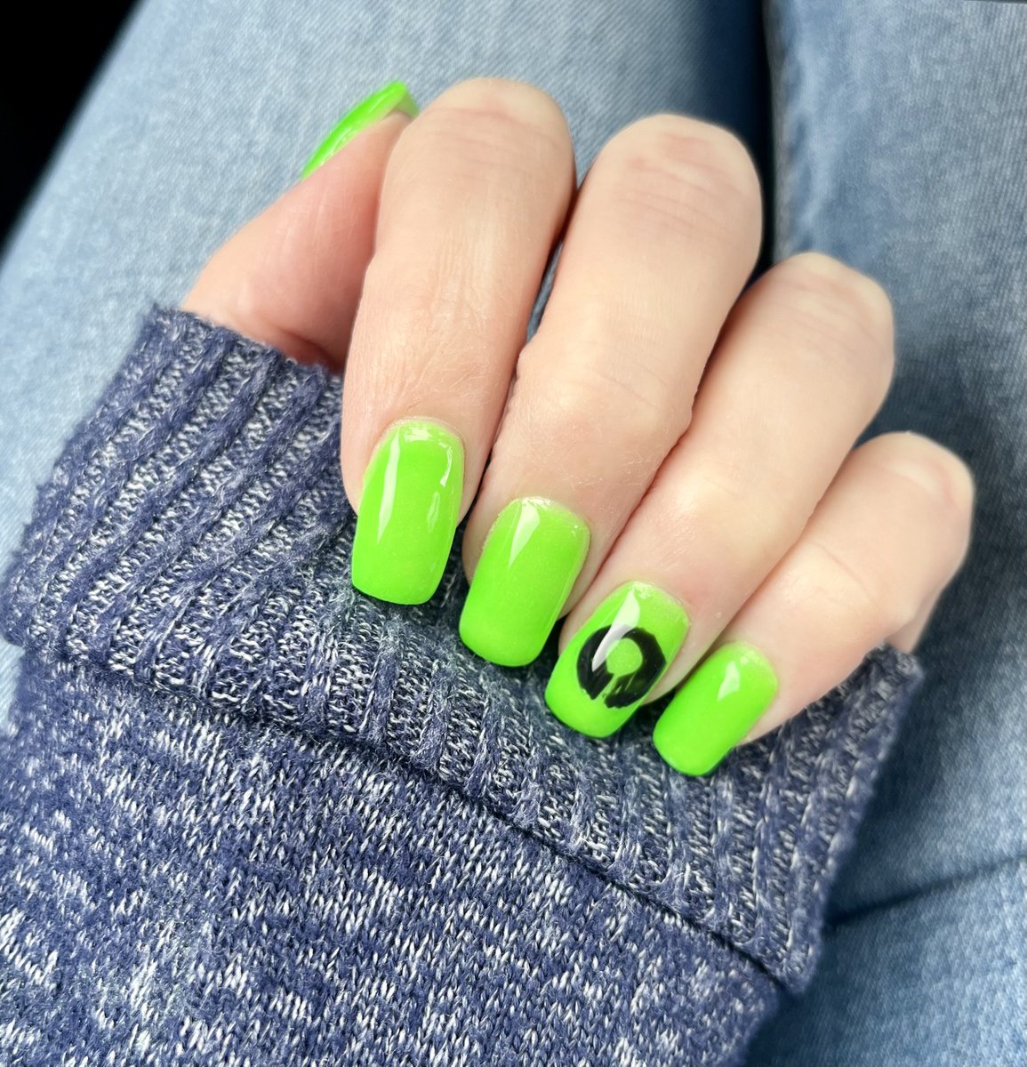 NariaSwAy's tweet image. Happy #marathon launch day runners! I’ll be cheering you on from work ☺️ Enjoy these Marathon themed nails to celebrate ⁦@MarathonTheGame⁩ 🎉 

#nails #nailart #aotw #bungie #marathonthegame #nariaswaytv