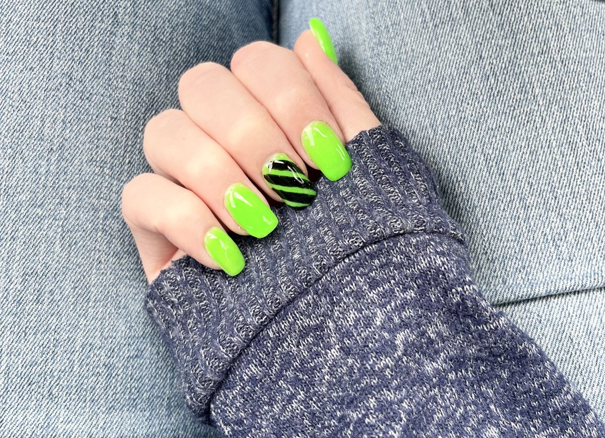 NariaSwAy's tweet image. Happy #marathon launch day runners! I’ll be cheering you on from work ☺️ Enjoy these Marathon themed nails to celebrate ⁦@MarathonTheGame⁩ 🎉 

#nails #nailart #aotw #bungie #marathonthegame #nariaswaytv