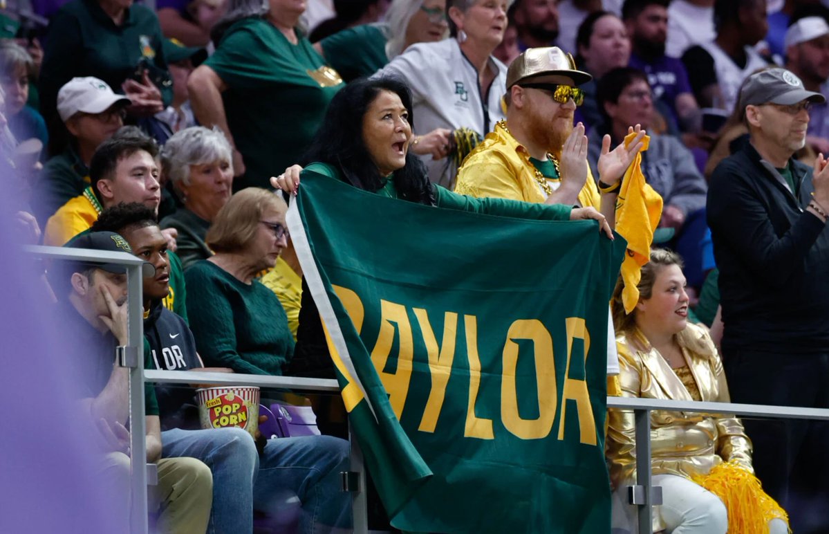 ByZachSmith's tweet photo. Jana Van Gytenbeek was an elite recruit who won a national championship in her first year at Stanford.

But it took the ups and downs she's had at Baylor for her to figure out who she really is.

Her family has been cheering her on every step of the way. https://t.co/sF2BlBPo6I https://t.co/uV9l1W5Pln