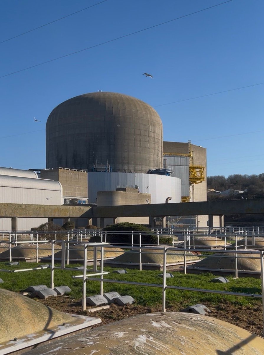 CBUAND's tweet photo. Centrale nucléaire de Paluel en visite décennale 👉 la 1ère à passer le cap des 40 ans pour ce type de puissance (1300 MW). 

@ExploreMediaFR, Bloom, @futurasciences et @curieuxlive ont eu la chance de voir ça de plus près 👀 Notamment dans le bâtiment réacteur et combustible. https://t.co/ZcYnMLokfg