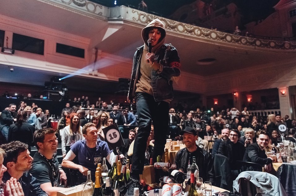 bayan Ꙩ tweet media