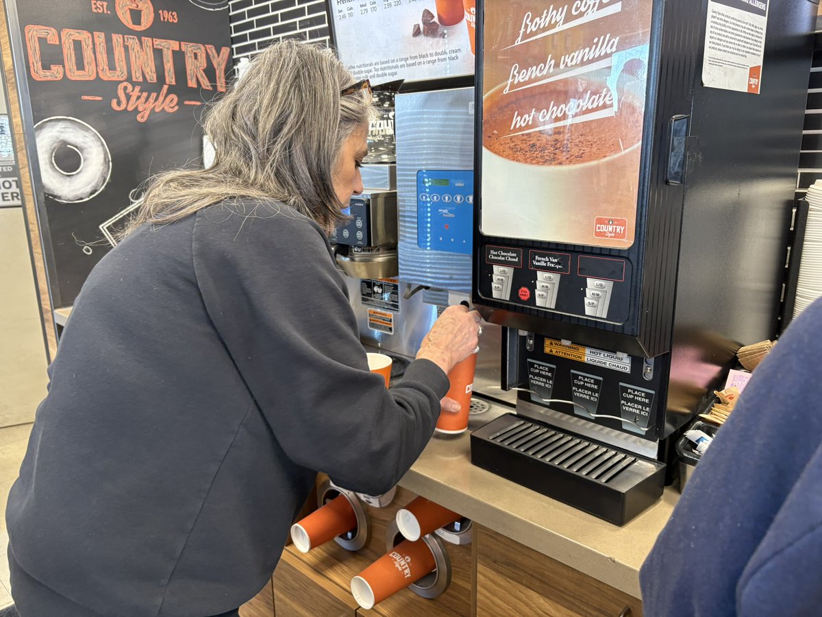 Central_ON_FS's tweet photo. Have you visited the FAST STOP gas station on Franklin Blvd in Cambridge? If so, you have probably met our fantastic staff. We offer full-service fueling, Country Style Coffee, snacks, drinks, water softener salt, lottery items, and HOT FOOD deals. #FASTSTOP #Cambridgeโฝ๐ญโ https://t.co/1egIpAHXVx