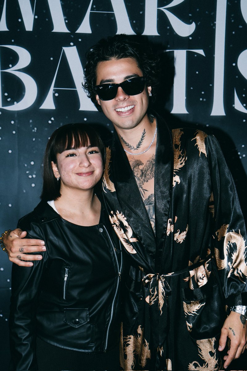 Mario nunca me voy a cansar de agradecer que llegarás a mi vida.
Eres,fuiste y seguirás siendo el mejor compañero de vida,gracias por enseñarme tanto y ser mi motivación a través de los años,te amo con todo mi ser y felices 30 vueltas al sol💗

#MBIRTHDAY30
APAGA LA VELA MB