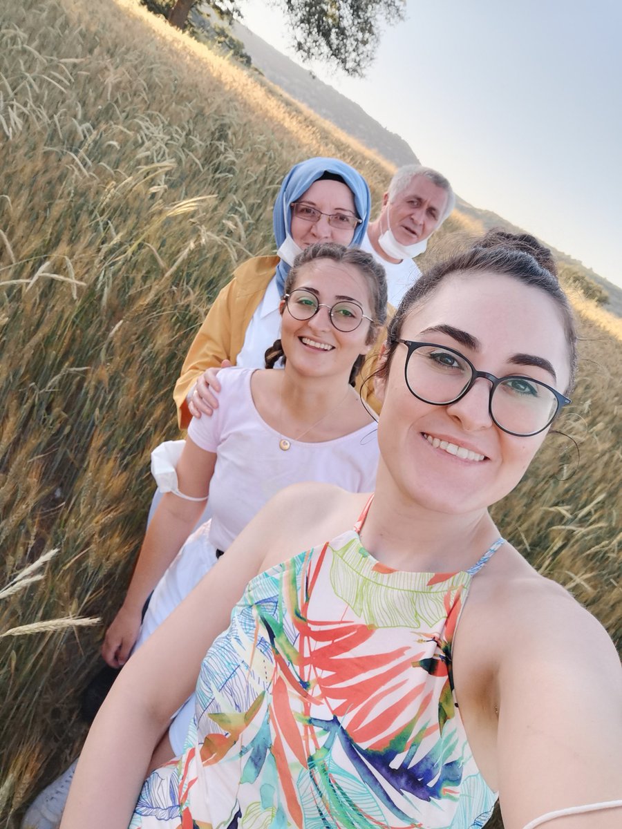 Mutlu gülen bir aile şimdi...
Seni çok seviyorum çok özledim hem de çok
#isiasortakdavamız
#rehberleriçinadalet 
#isiasolasıkast 
#imranaydoğdu