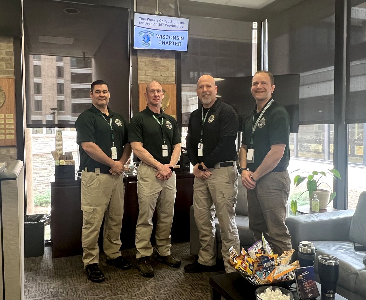 FBINAAQuantico's tweet image. The Wisconsin students stopped by this week for a quick coffee break and photo op! ☕📸
Thank you to their chapter for sponsoring coffee and snacks for our Session 297 students. We appreciate the support! #FBINAA #Wisconsin #Session297