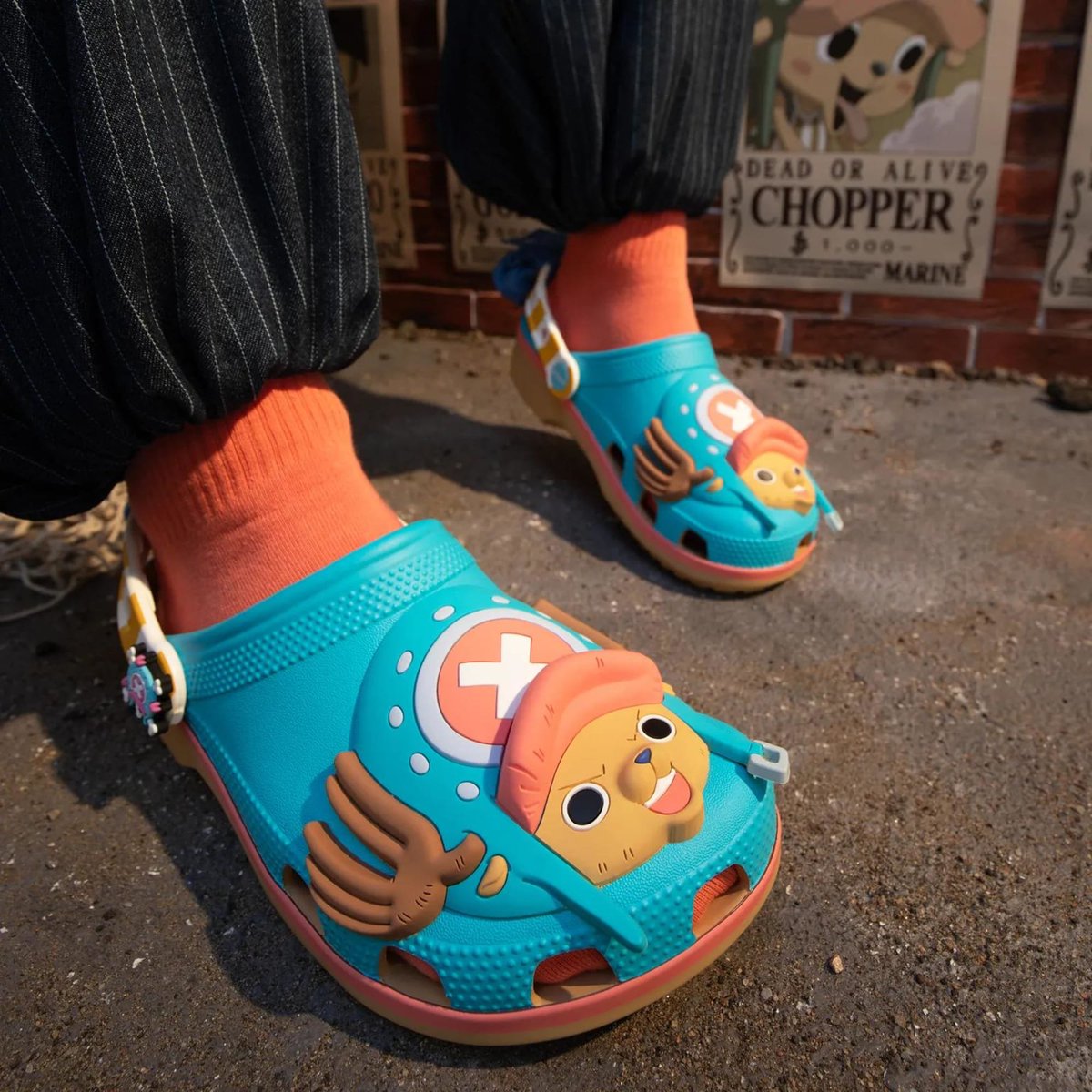 houseofheat's tweet photo. ONE PIECE x Crocs Classic Clogs Collection Available Now 🐊⛵

Crocs: https://t.co/LRN4or9T7f
Foot Locker: https://t.co/8JlXDZ4wS5 https://t.co/wzn0jcsAKW
