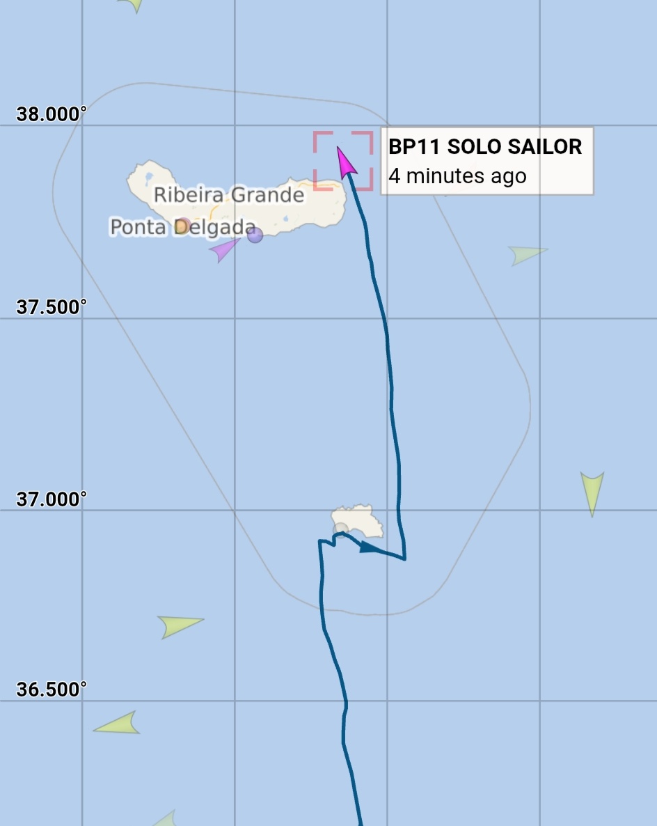 UltimBoat's tweet image. #Ultime #Ultim #Convoyage

Problème résolu sur le système de montée/descente du safran bâbord, à l'abri de Santa Maria aux Açores pour l'équipage du Banque Populaire XI, qui a repris sa route vers Lorient.