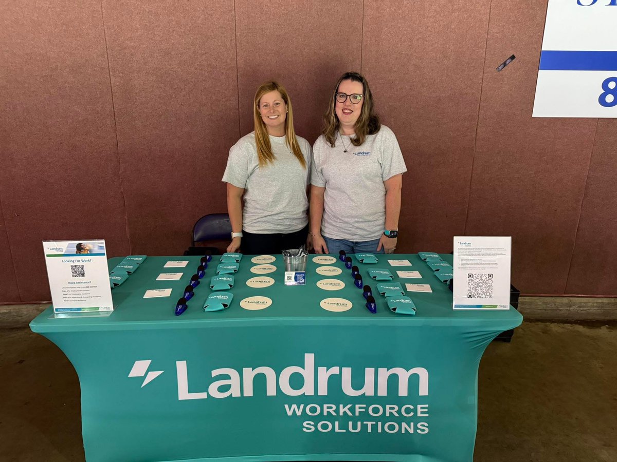 LandrumJobs's tweet photo. Our final Pensacola Ice Flyers (SPHL) game of the season didn’t disappoint. See you next season! 🥅🙌

When you’re ready for your next role ➜ https://t.co/GyZjdhfGkx 💼 https://t.co/bYKBvz8Z5n