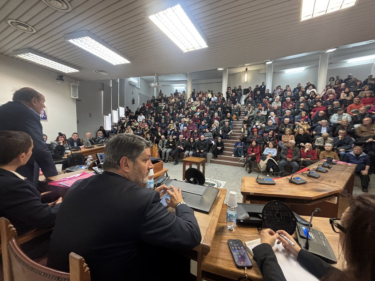 pbersani's tweet photo. Sestu. Bene che oggi le forze di opposizione in parlamento presentino una risoluzione comune argomentata e articolata che dice in sostanza quello che ha detto Sanchez: no alla guerra. Perché non mi pare che al governo si rendano conto di dove ci stanno portando. https://t.co/umtFSddEMj