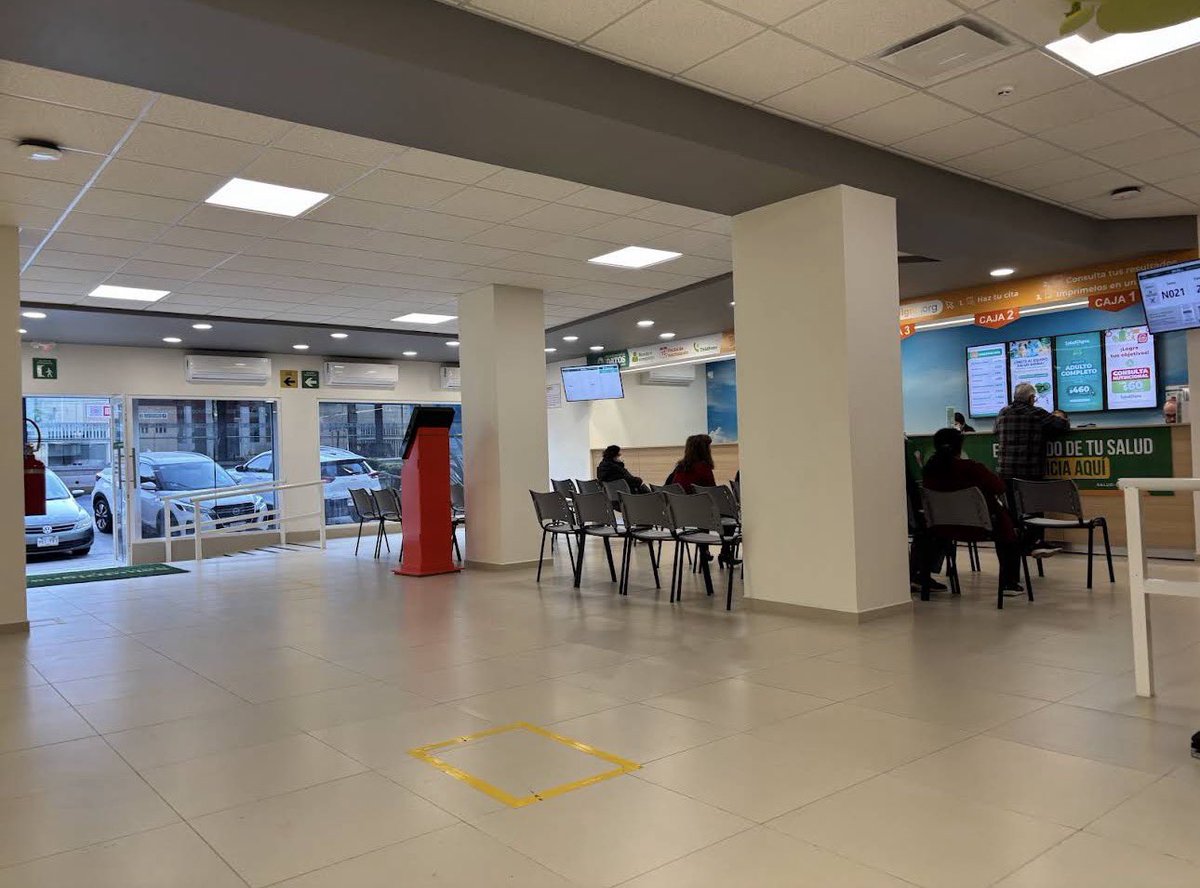 BowTiedPassport tweet media