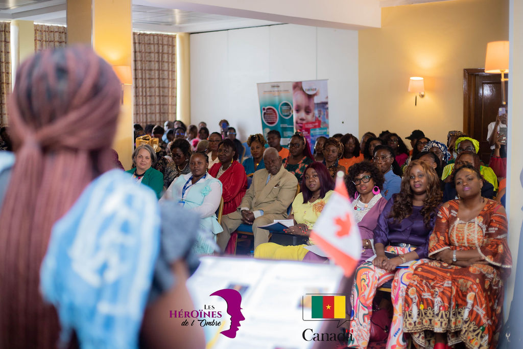CanadaCameroun's tweet photo. 🇨🇦in🇨🇲 #JIF2026| Conférence avec les femmes championnes, entrepreneures & mamans solos. «Pour saisir les opportunités, il faut d’abord savoir où l’on veut arriver.» S.E. Marie-Claude Harvey🇨🇦, partagé lors des échanges avec HEROM, les mamans entrepreneures, #MINPROFF& #MINPMEESA. https://t.co/QjJBKJk7VC