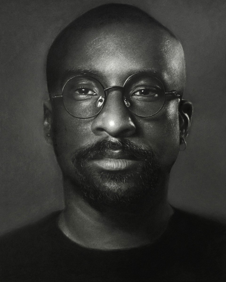 Charcoal Pencil drawing of Mr <a href="/SamuelOtigba/">Sam Otigba</a> 
Pls tag him in the comments 😁🙏🏻