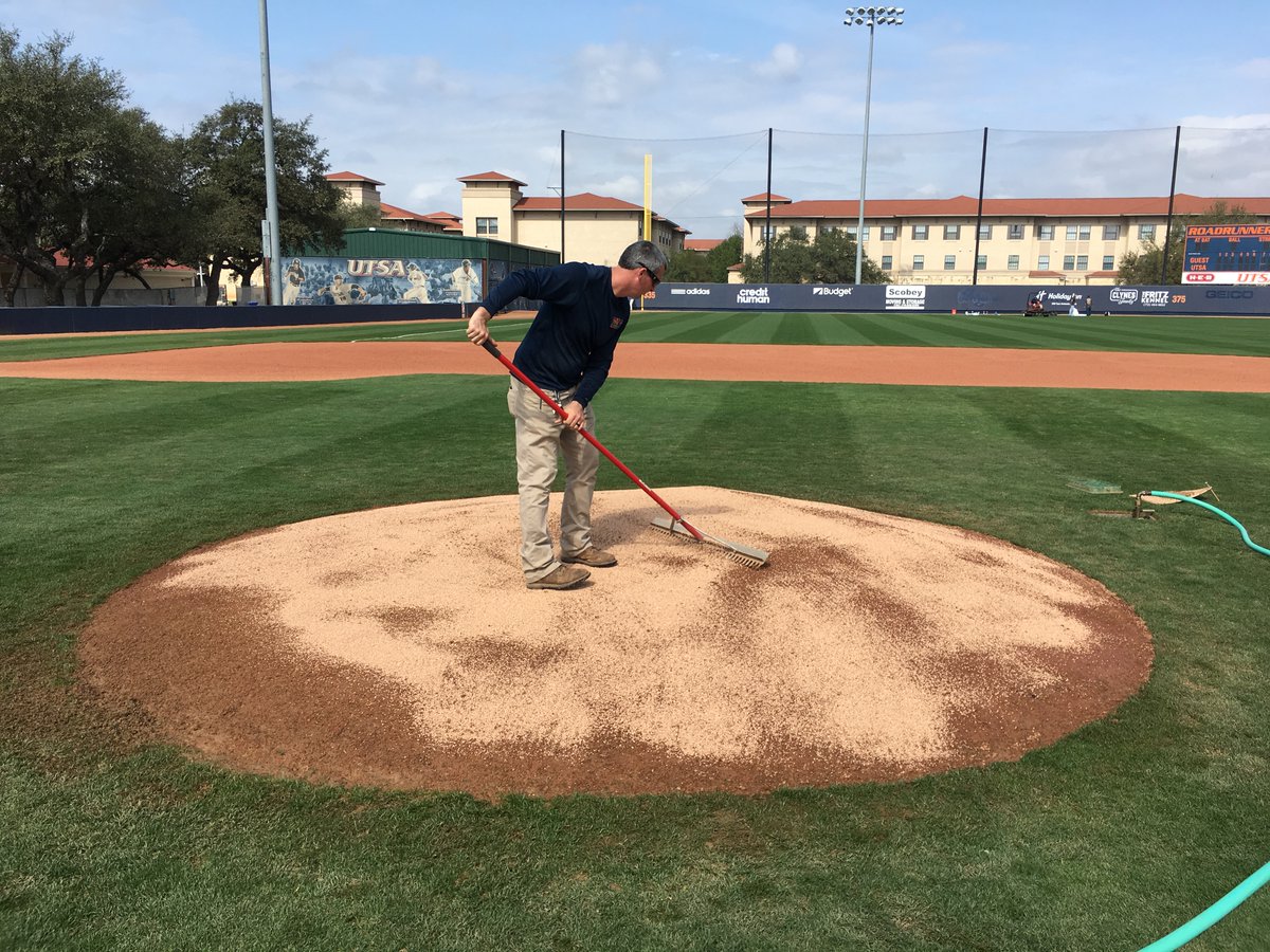 SFSturf_pros's tweet photo. Calcined clay’s microscopic pores act like a sponge—absorbing water quickly and helping fields recover faster after rain.

Best uses:
• During wet weather
• Removing standing water
• Speeding up post-rain recovery

Once saturated, though, calcined clay stops absorbing water https://t.co/pWOODQ5kgt