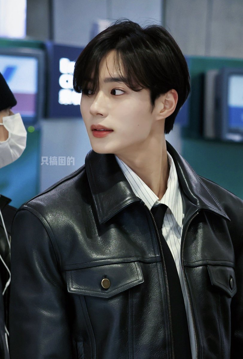 김준서 옆태 tweet media