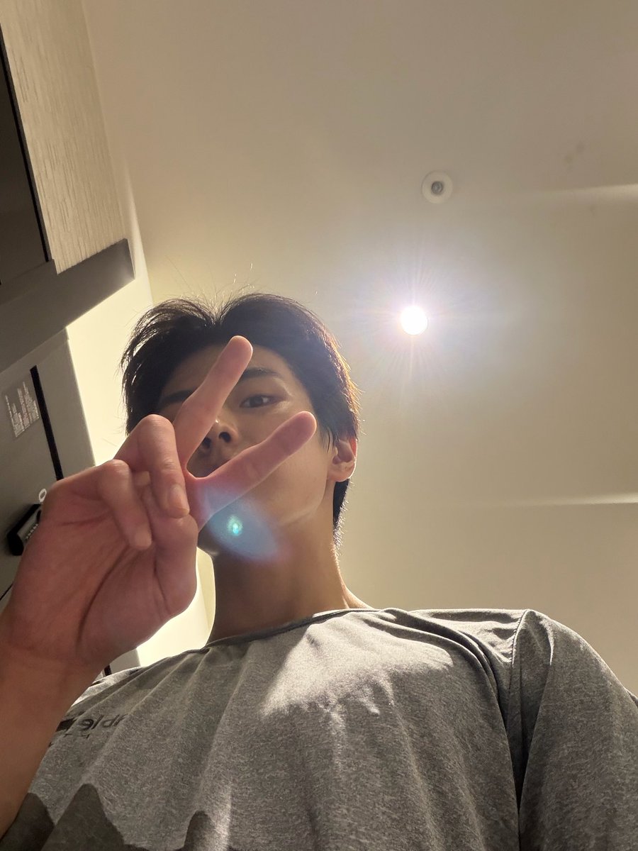 🦌 i’ll do my best working out 😍
🦌 [photo]
🦌 goodnight everyone 😍

#YONGHEE #용희 #CIX #씨아이엑스