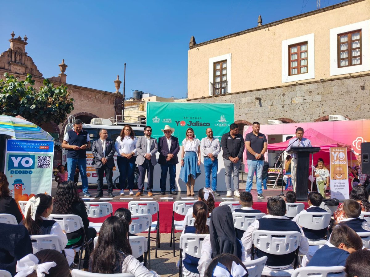 MarcePadilladeA's tweet photo. Las Brigadas #YoJalisco llegaron a la Región Ciénega, en el municipio de #LaBarca, para acercar soluciones reales y atención directa a nuestra gente. https://t.co/tOXShTsRMg