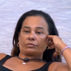 Machaduda's tweet photo. Babu: A visibilidade e o impacto gerado na vida das pessoas que a gente alcança aqui é demais.

Solange: Não tenho nem noção.

Babu: Depois que eu saí do BBB20 eu tava num evento e uma criança de 9 anos abraçou minha perna e falou assim "Tio Babu, eu quero muito aprender a me amar.", eu olhando pra aquela criança, assim, pra baixo, falei "Como assim? Qual o seu nome?", aí ele me falou o nome dele, vamos falar que é Eduardo. Eu falei "Eduardo, meu Deus! Mas você tem 9 anos. Por que que você quer se amar mais? Você não se ama?", aí ele falou assim "Tio Babu, eu preciso me desconstruir muito. A minha infância foi muito difícil."...

Solange: Não é brinquedo não, heim, Babu?!

#RedeBBB | #BBB | #BBB26