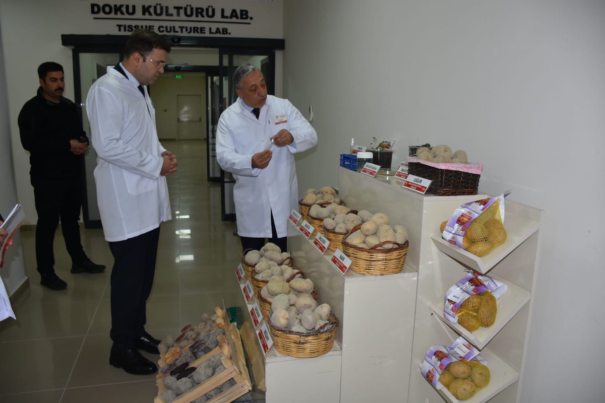 Niğde Valimiz Sayın Nedim AKMEŞE Enstitümüze Ziyarete Geldi...

Sayın Valimiz ziyaret kapsamında Enstitümüz teknik personelleriyle bir araya geldi. Enstitü Müdürümüz Sn. Uğur PIRLAK tarafından Sayın Valimize, Enstitümüz ve yürütülen Ar-Ge Faaliyetleri ile ilgili brifing verildi.