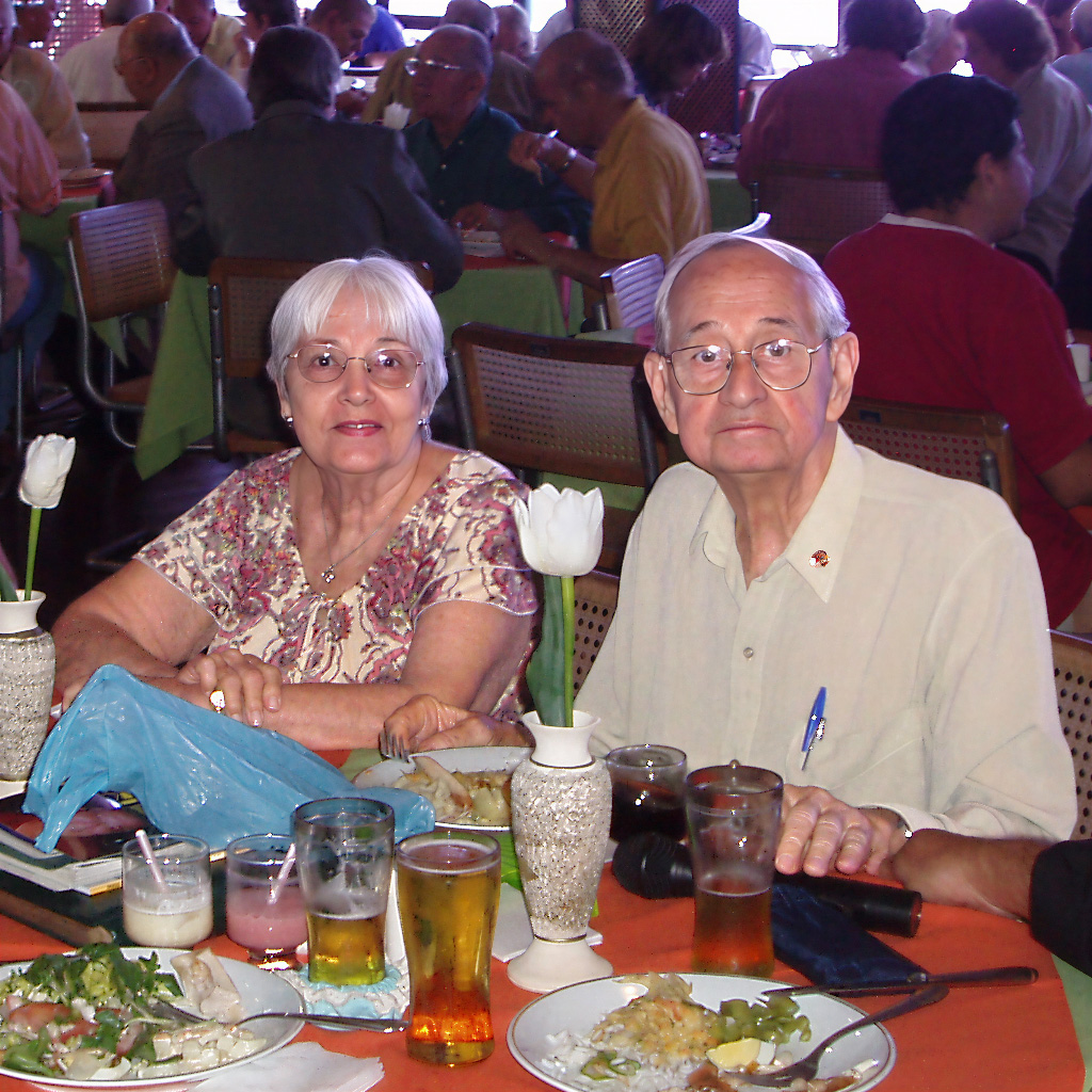 sentandoapua's tweet image. Veterano Varela e sua esposa Carmen durante o Almoço da Família Jambock, CAER, 21 ABR 2006

#veterano #GrupoDeCaça #ELO #CAER #FAB #WWII #historia #SentaAPua #Jambock