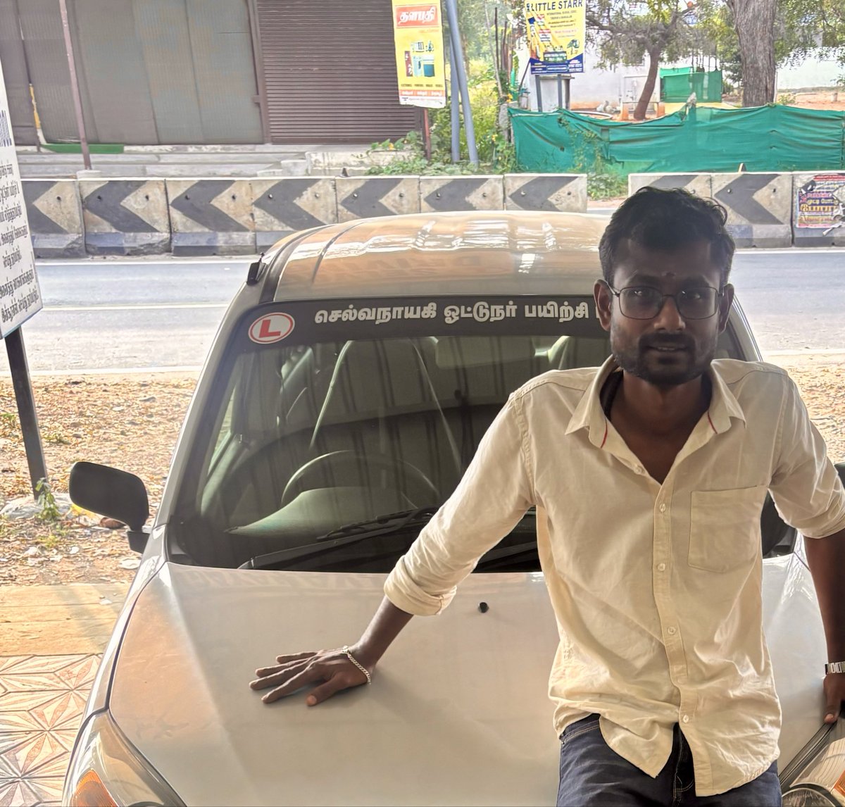 Saravanan4445's tweet photo. சி௫ வயதில் அப்பா அம்மா இழந்து ..... 
சொந்த தொழில் உ௫வாக்க  என்னை போல் 1000 த்தில் ஒ௫வன் தான் https://t.co/JBXYa86rlC