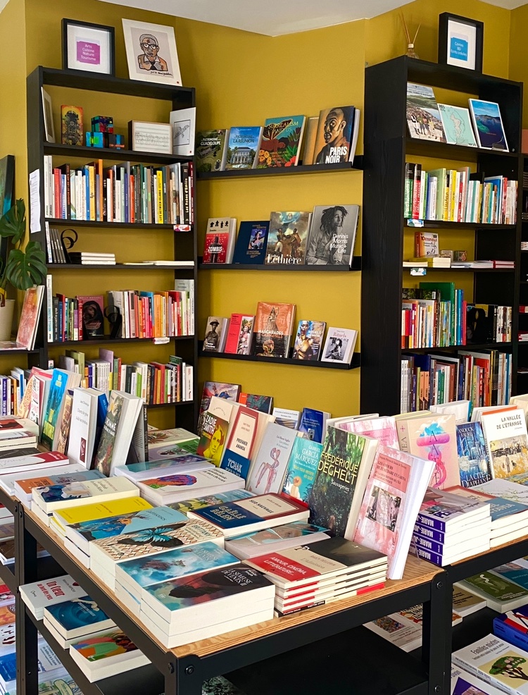 Happy #WorldBookDay UK (the international day is celebrated April 23).

#ReadCaribbean 
Read in #translation. 
Just read. 
(Photo taken at  Calypso Bookstore.) 
#books #readers #reading #Caraïbe