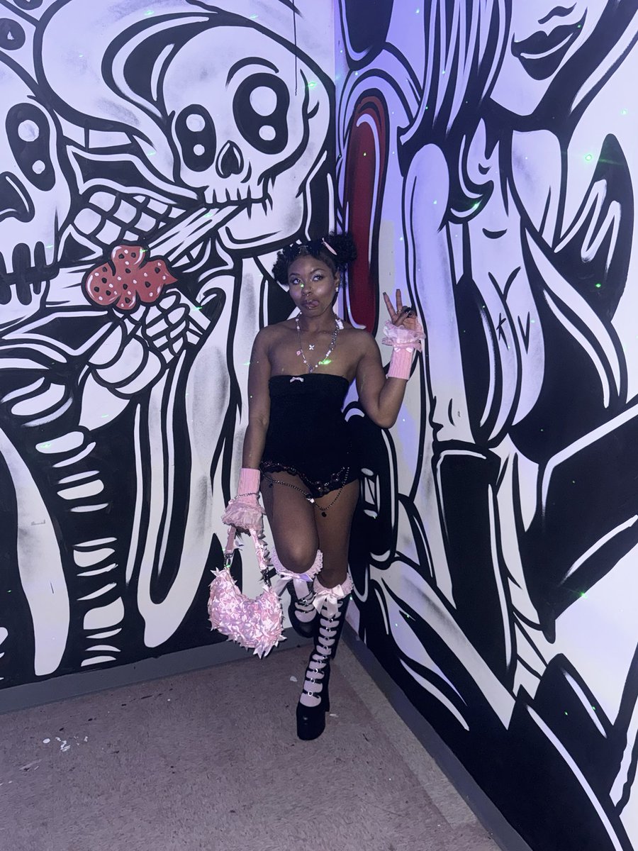 cvpcvkeeee's tweet photo. CUT MY LIFE INTO PIECES 🩷🖤 This is my last resort #destini #Trending https://t.co/T994NOwbIc