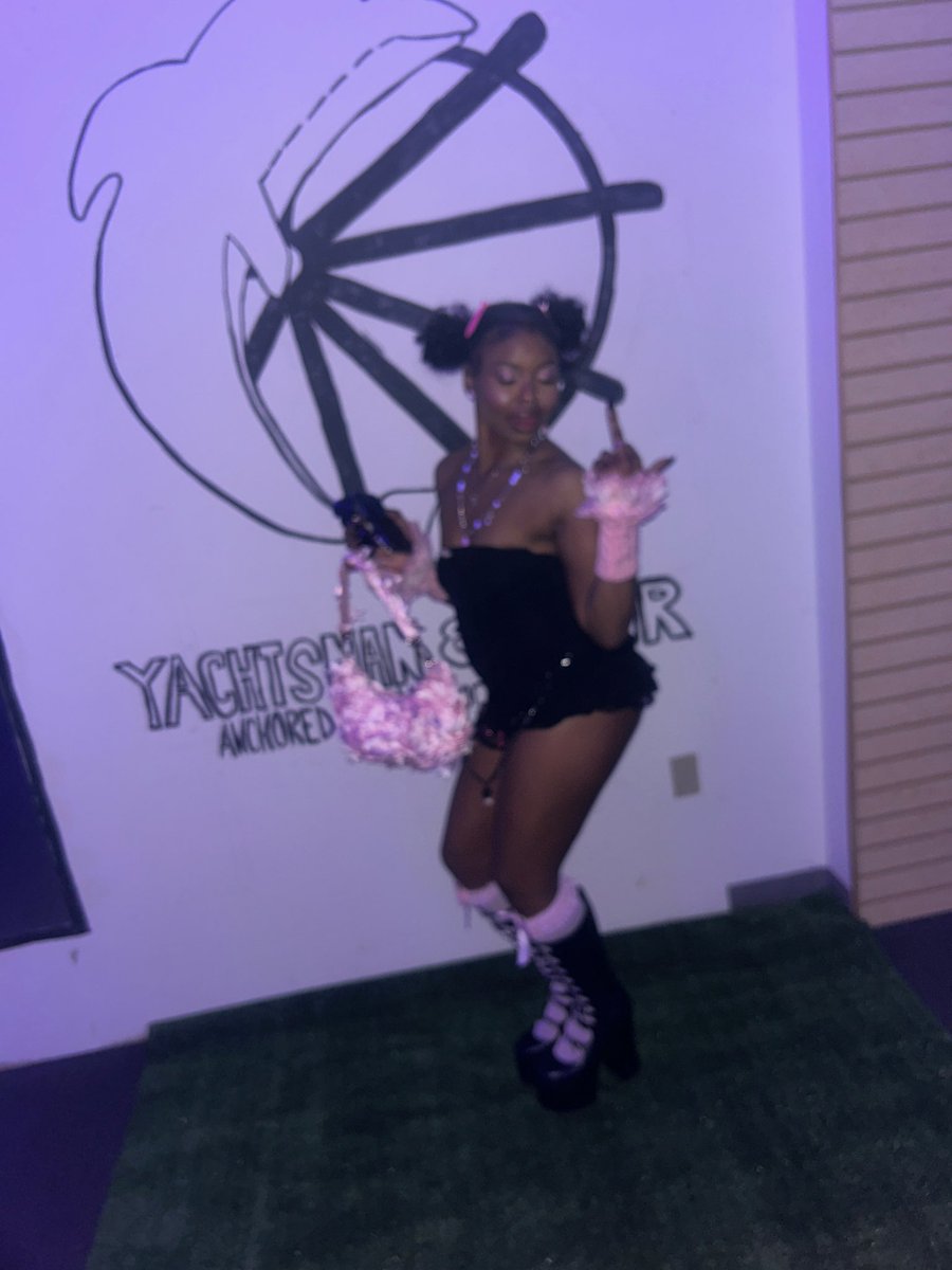 cvpcvkeeee's tweet photo. CUT MY LIFE INTO PIECES 🩷🖤 This is my last resort #destini #Trending https://t.co/T994NOwbIc